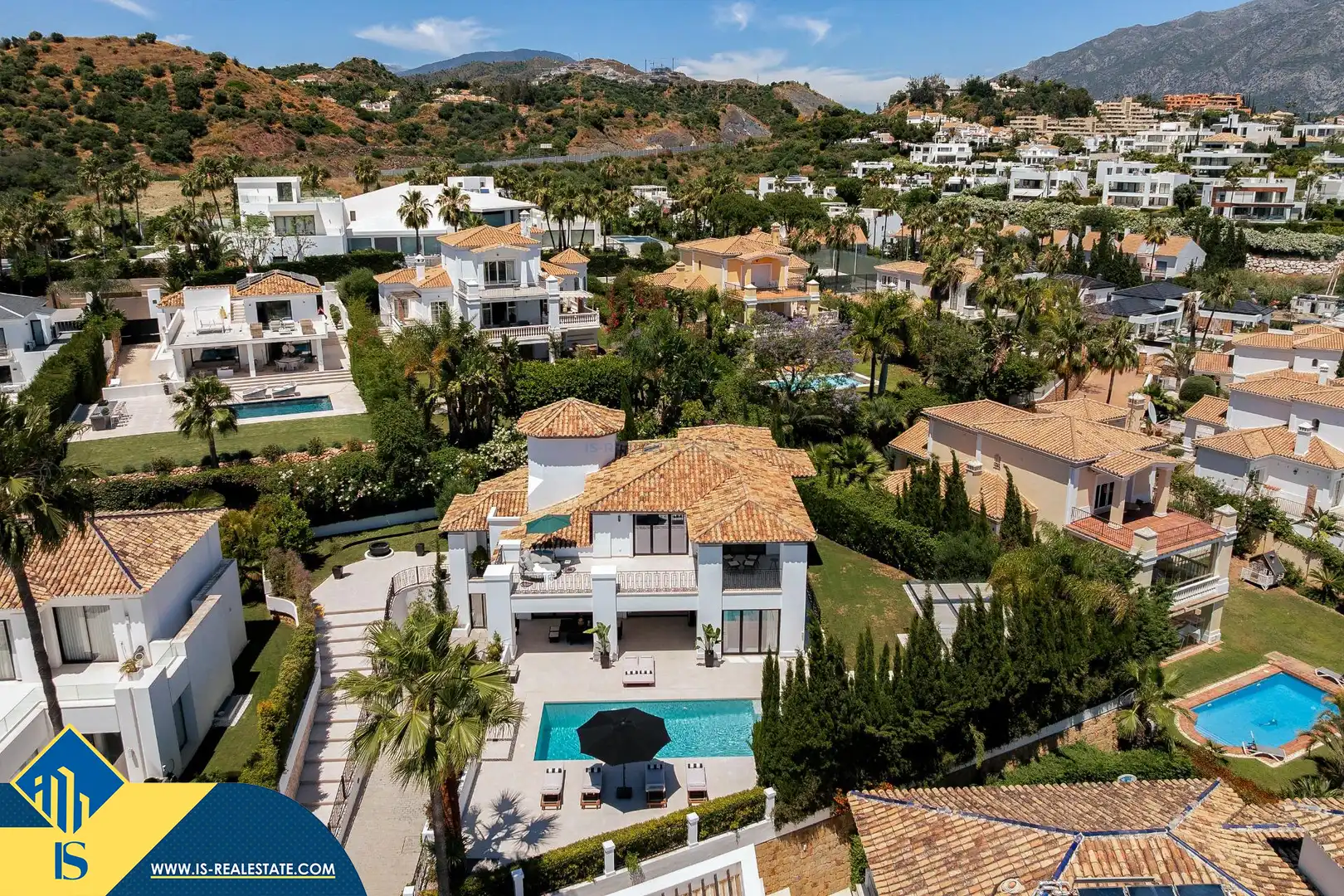 Chalet con piscina en venta en Nueva Andalucía