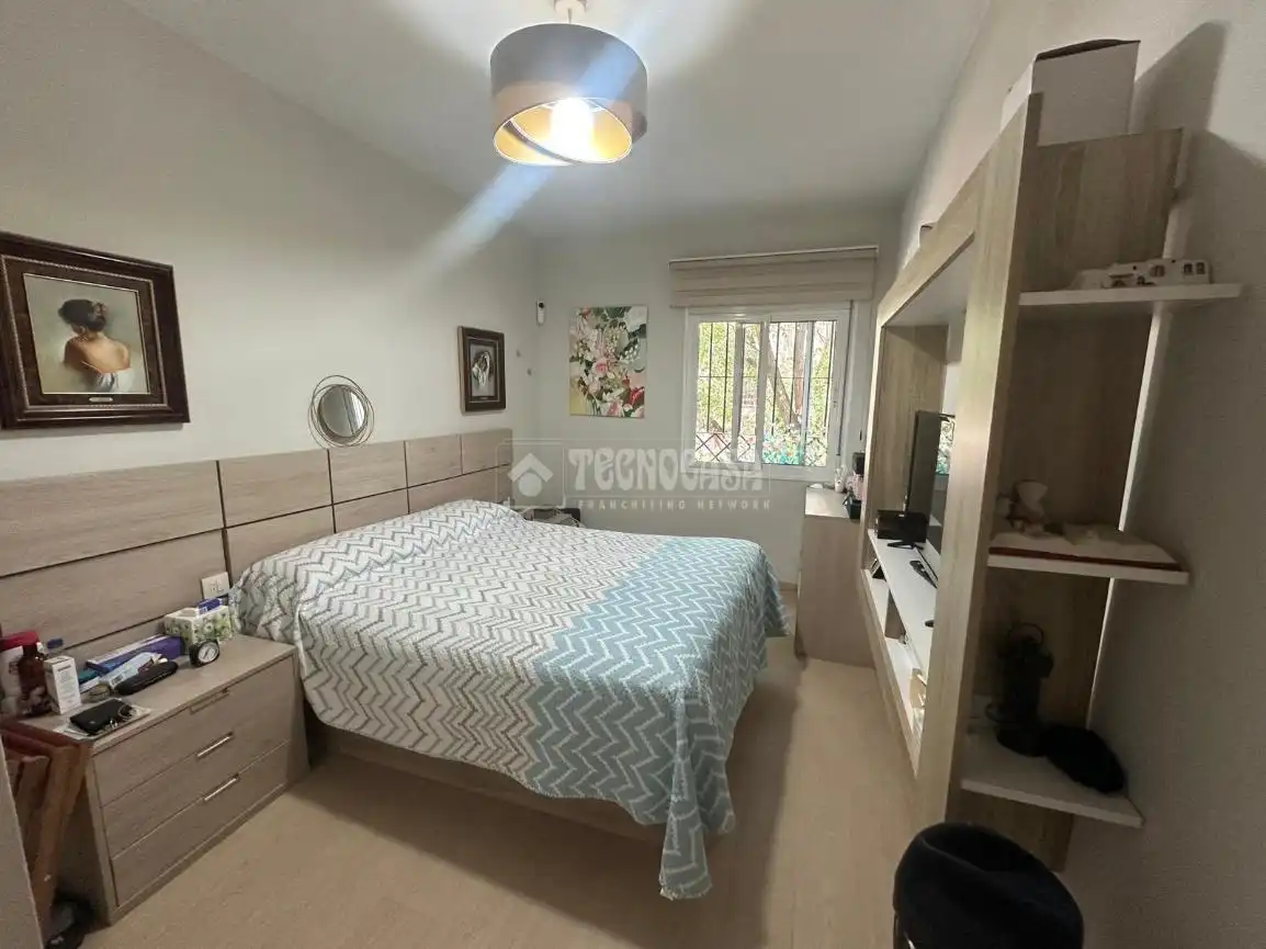 Bedroom of Flat for sale in Sevilla  with Air Conditioner, Heating and Furnished