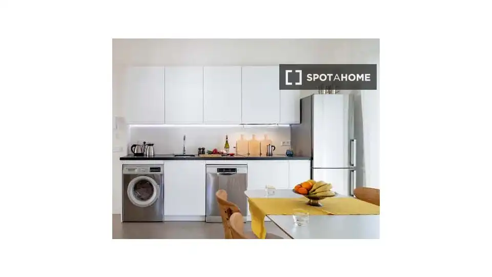 Cuina de Apartament per a compartir en Sevilla amb Aire condicionat, Terrassa i Moblat