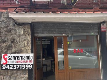 Local comercial en venda a Calle Valentin Lavin Casalis