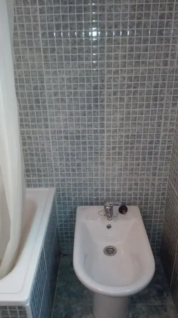 Baño de Apartamento de alquiler en Salamanca con Calefacción, Parquet y Trastero
