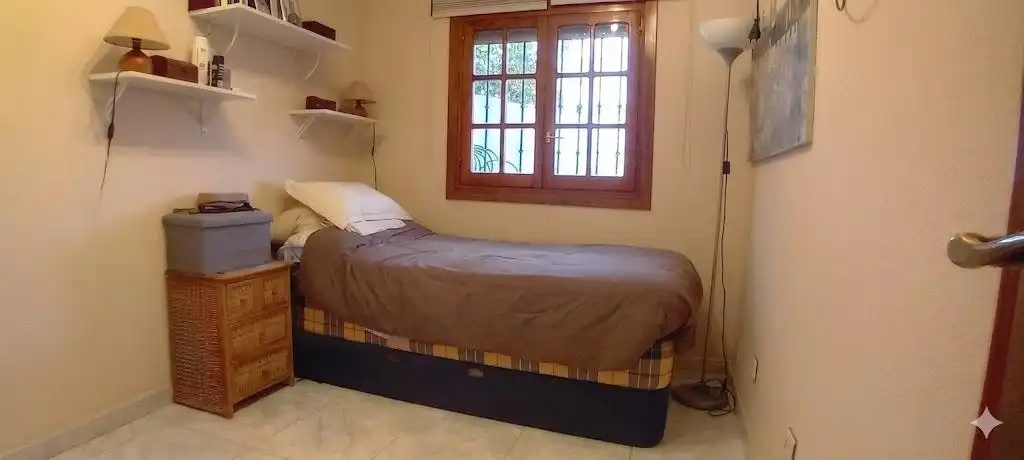 Schlafzimmer von Einfamilien-Reihenhaus zum Verkauf in Algeciras mit Terrasse und Balkon