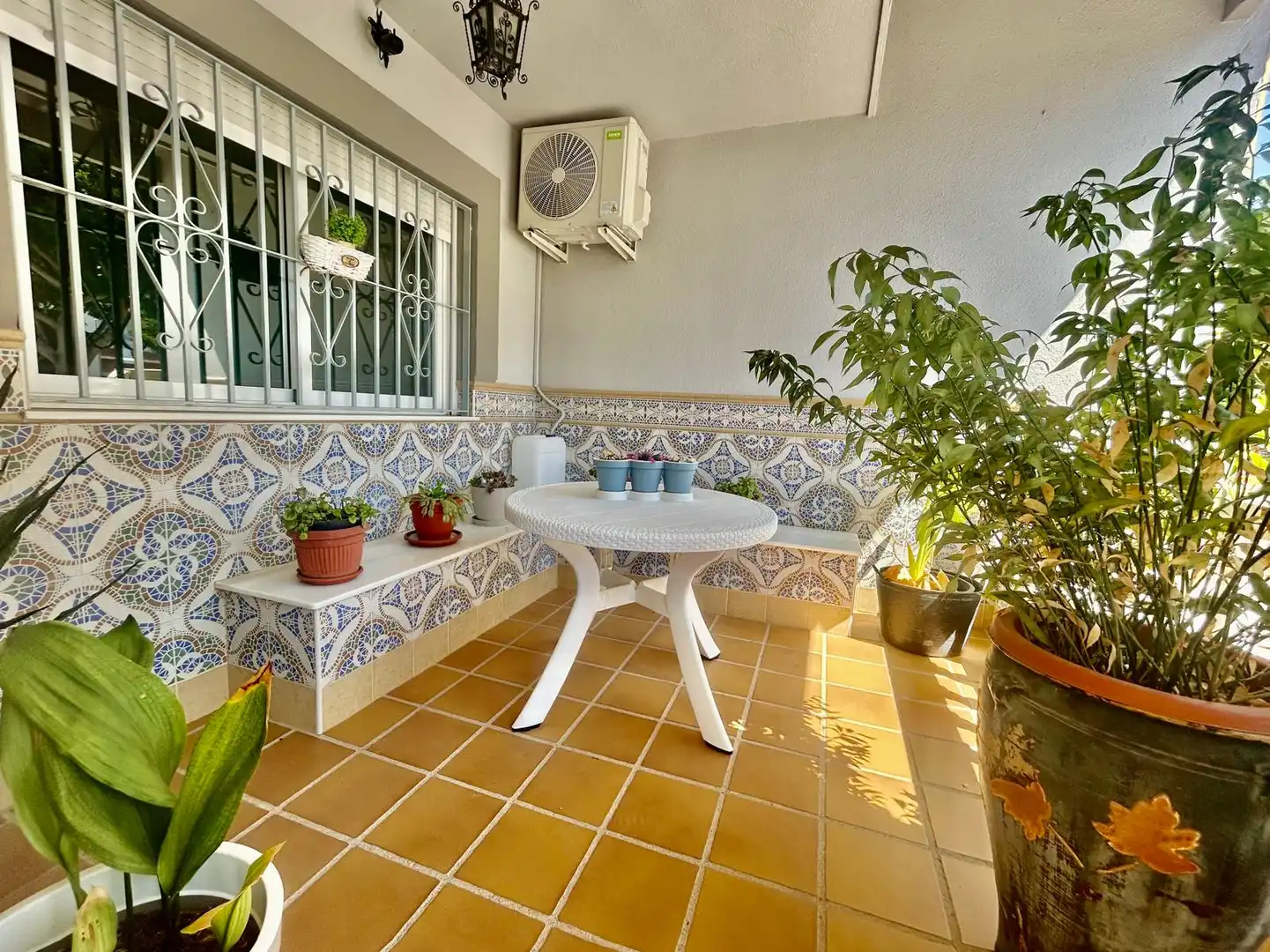 Terraza de Casa adosada en venta en Roquetas de Mar con Aire acondicionado, Calefacción y Jardín privado
