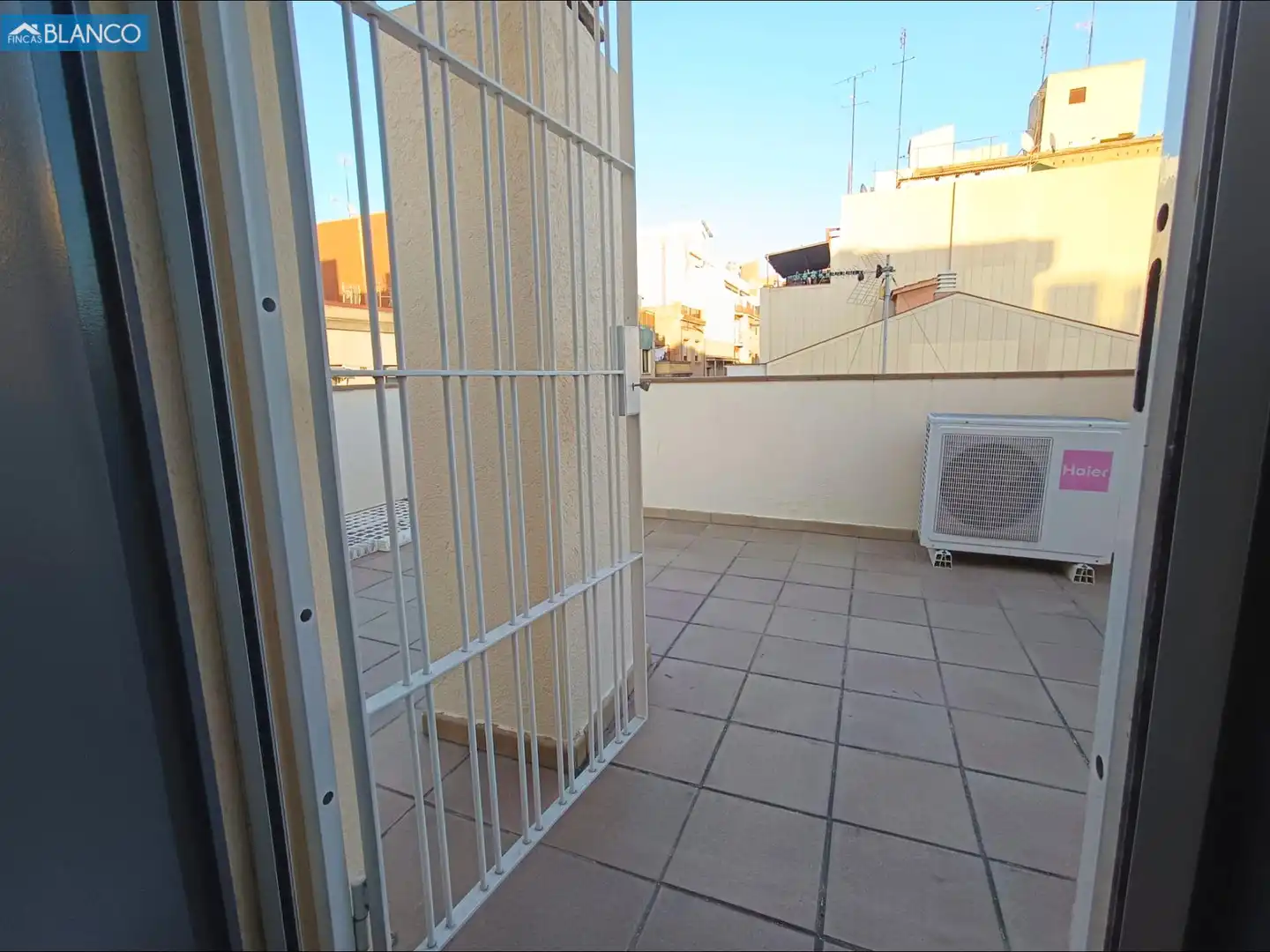 Balcony of Houses for sale in L'Hospitalet de Llobregat  with Air Conditioner, Heating and Terrace