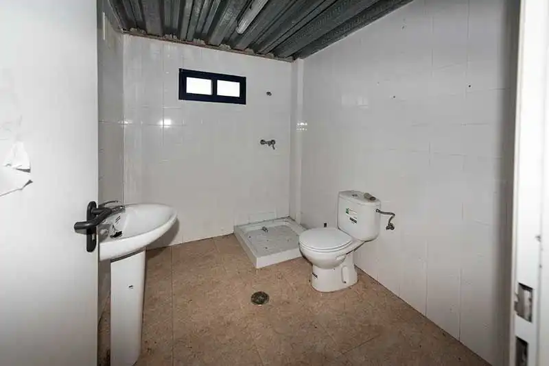 Badezimmer von Fabrikhallen zum Verkauf in Moraña mit Heizung