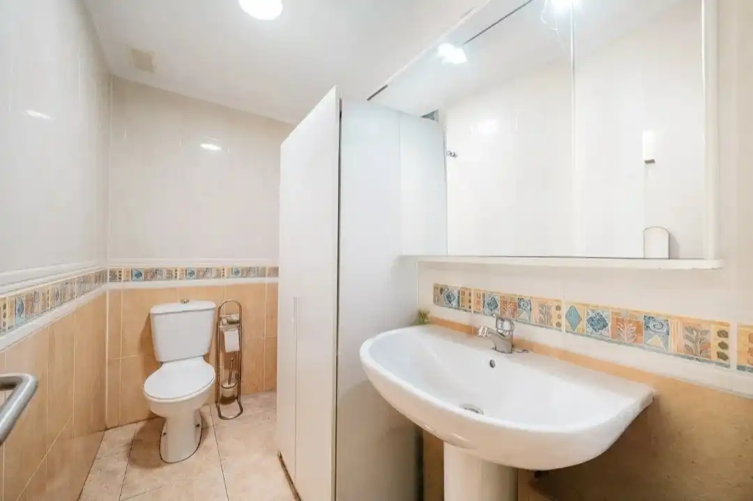 Casa aparellada amb terrassa en venda a Centro, imagen 4