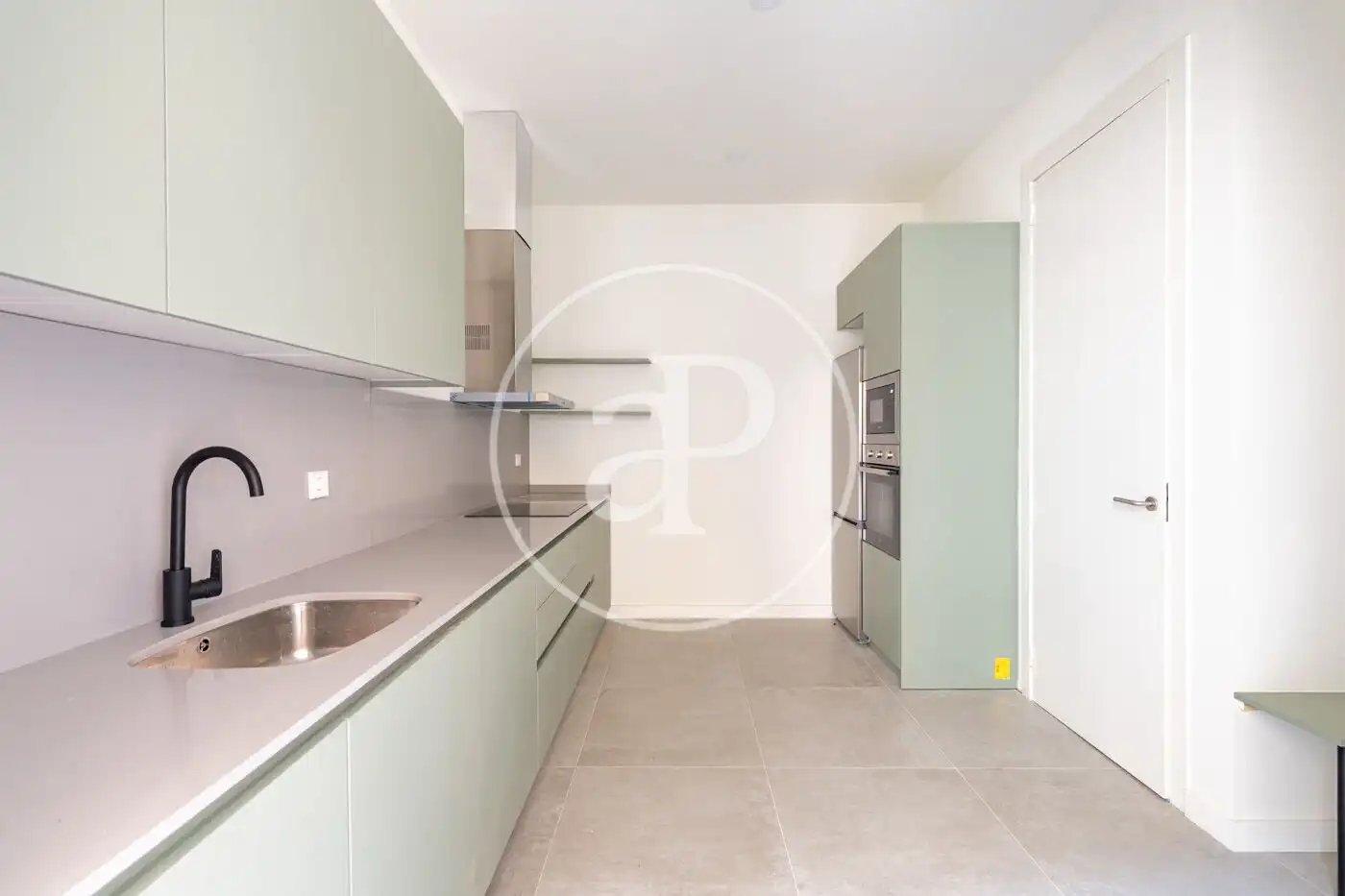 Küche von Wohnung zum Verkauf in Barcelona mit Klimaanlage, Heizung und Balkon