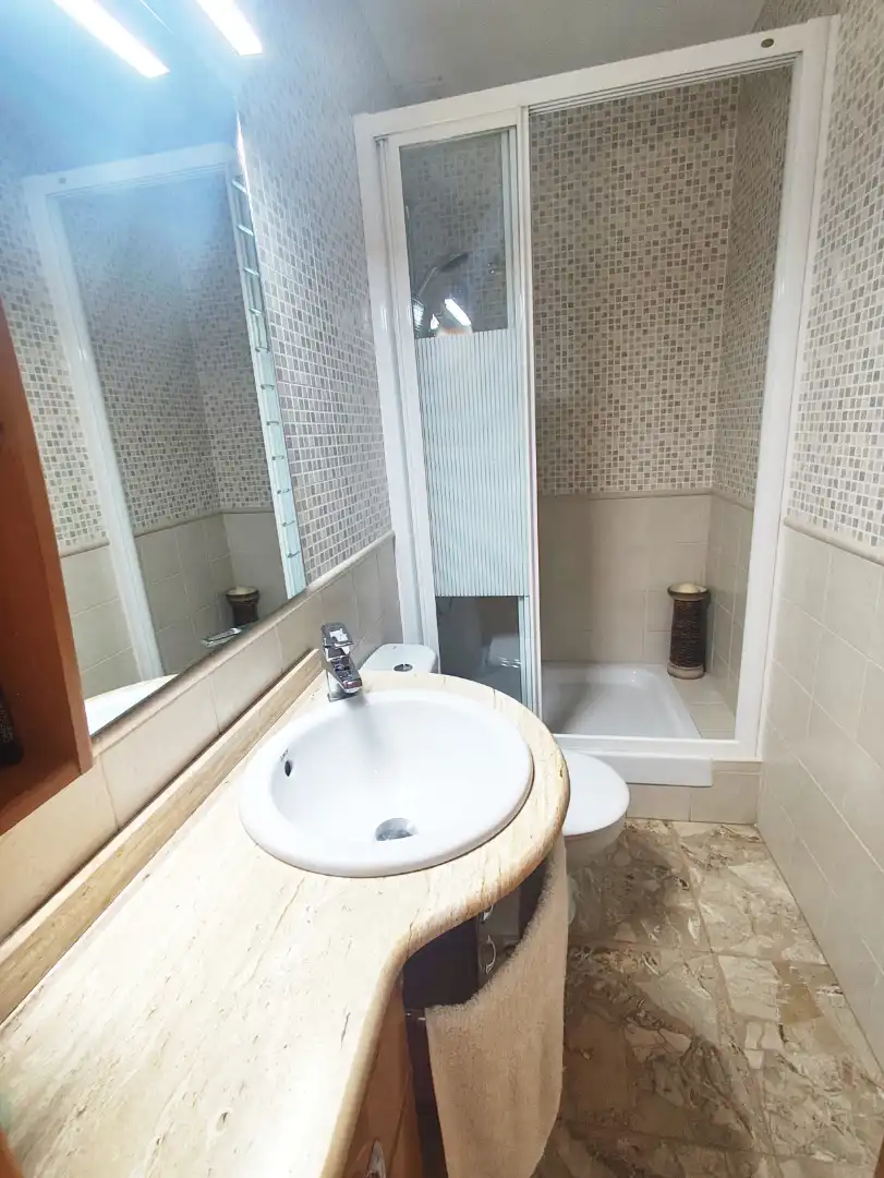 Baño de Casa adosada en venta en Olesa de Montserrat con Aire acondicionado, Calefacción y Trastero