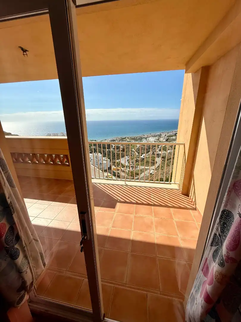 Vista exterior de Casa adosada en venda en Torrox amb Aire condicionat, Calefacció i Jardí privat