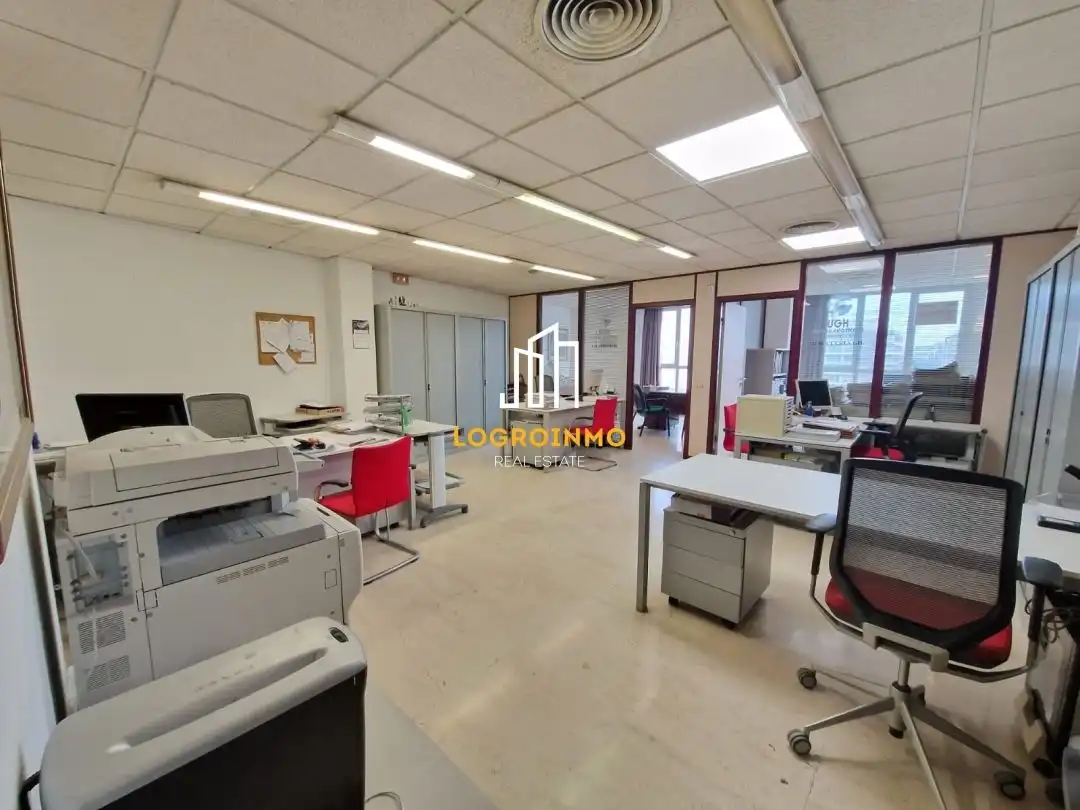 Ufficio con ascensore in vendita a Centro