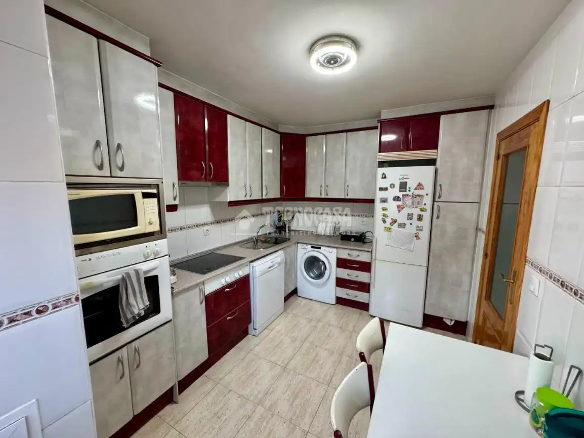 Cocina de Casa adosada en venta en Villanueva de la Torre con Aire acondicionado