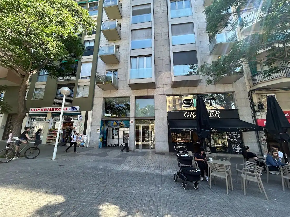 Außenansicht von Garage zum Verkauf in Barcelona