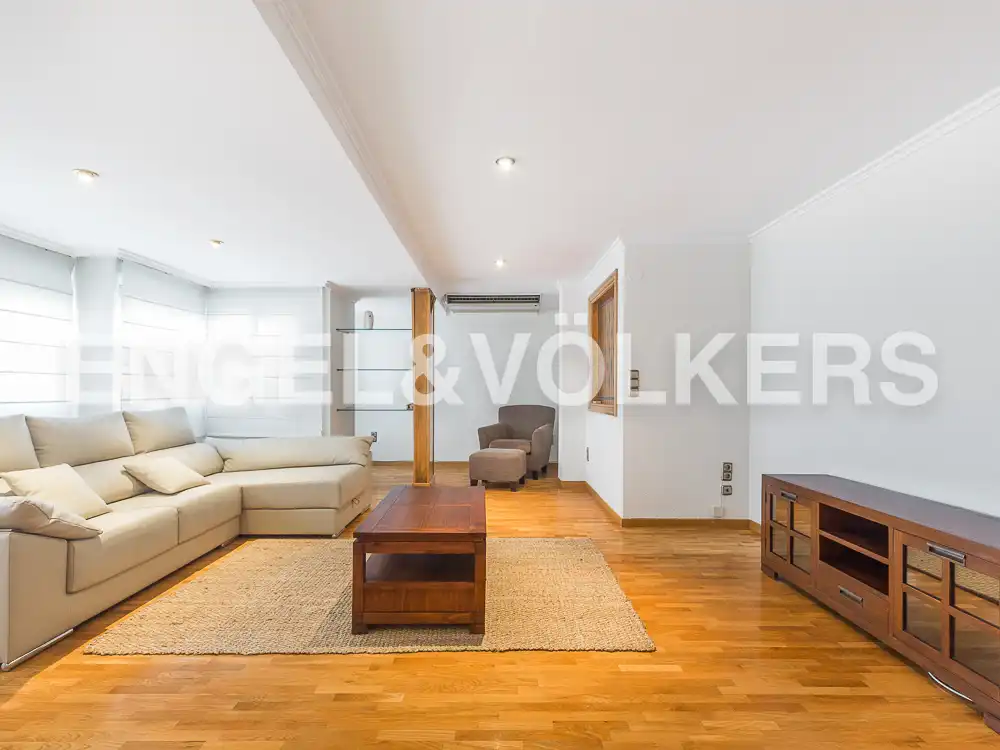 Sala d'estar de Pis de lloguer en Valencia amb Aire condicionat, Calefacció i Parquet