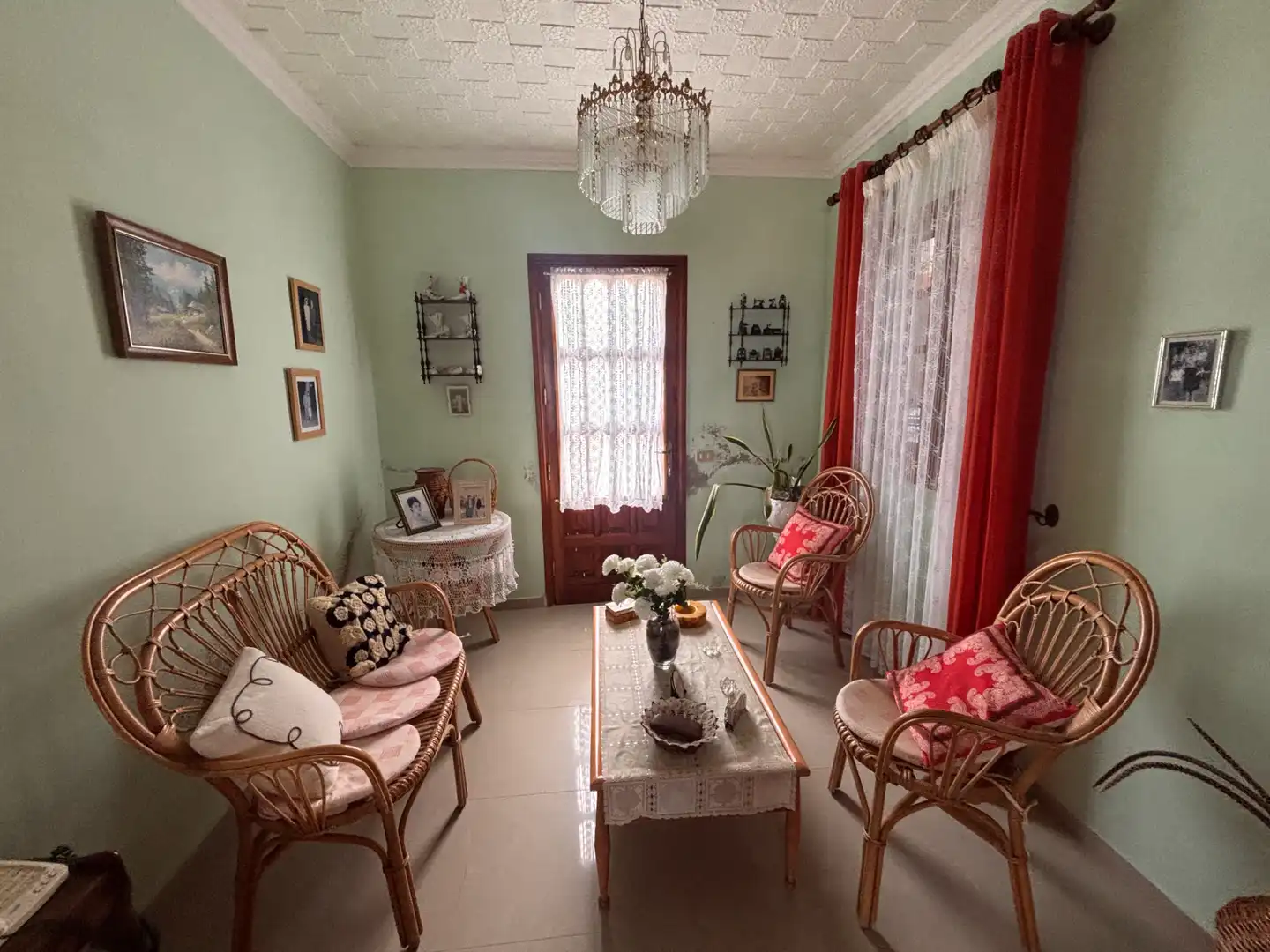 Sala d'estar de Casa o xalet en venda en Icod de los Vinos amb Jardí privat, Terrassa i Traster