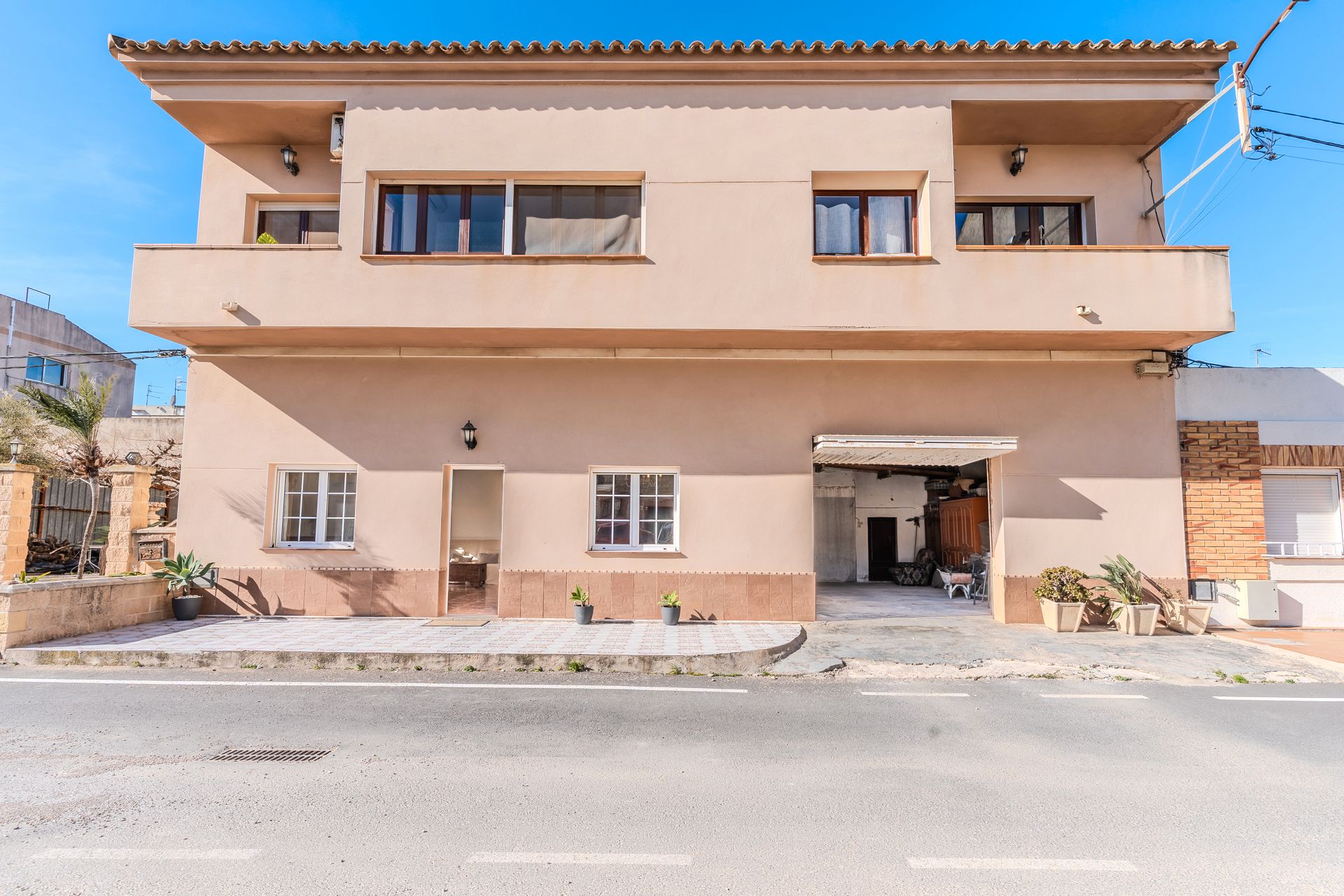 Vista exterior de Casa o xalet en venda en Deltebre amb Calefacció, Jardí privat i Terrassa