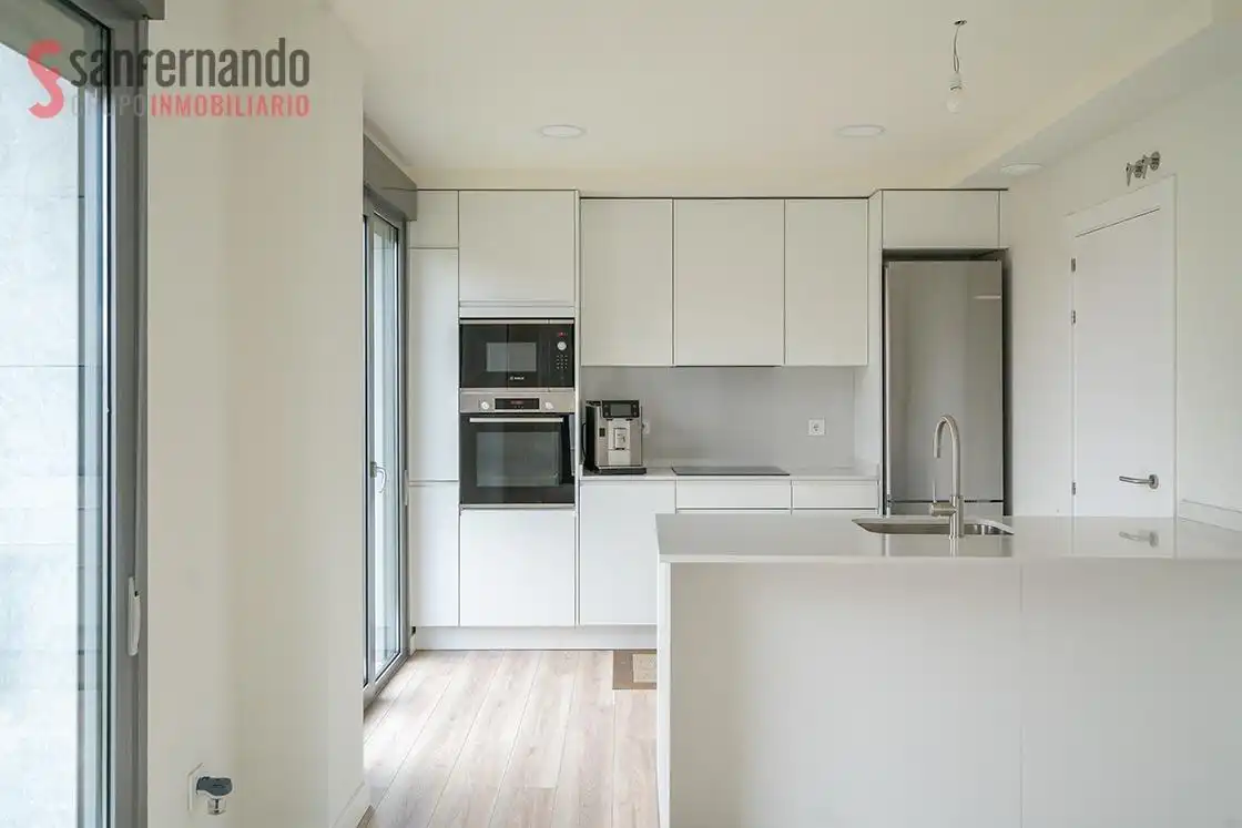 Cocina de Casa adosada en venta en Santa Cruz de Bezana con Calefacción, Jardín privado y Terraza