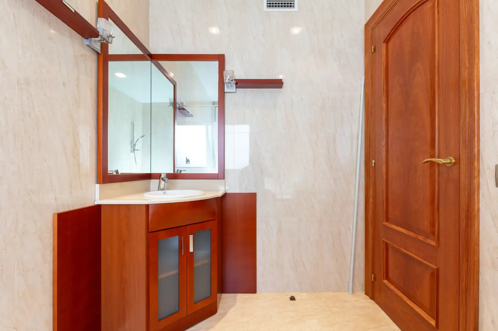 Baño de Casa o chalet en venta en Vallirana con Calefacción, Terraza y Balcón