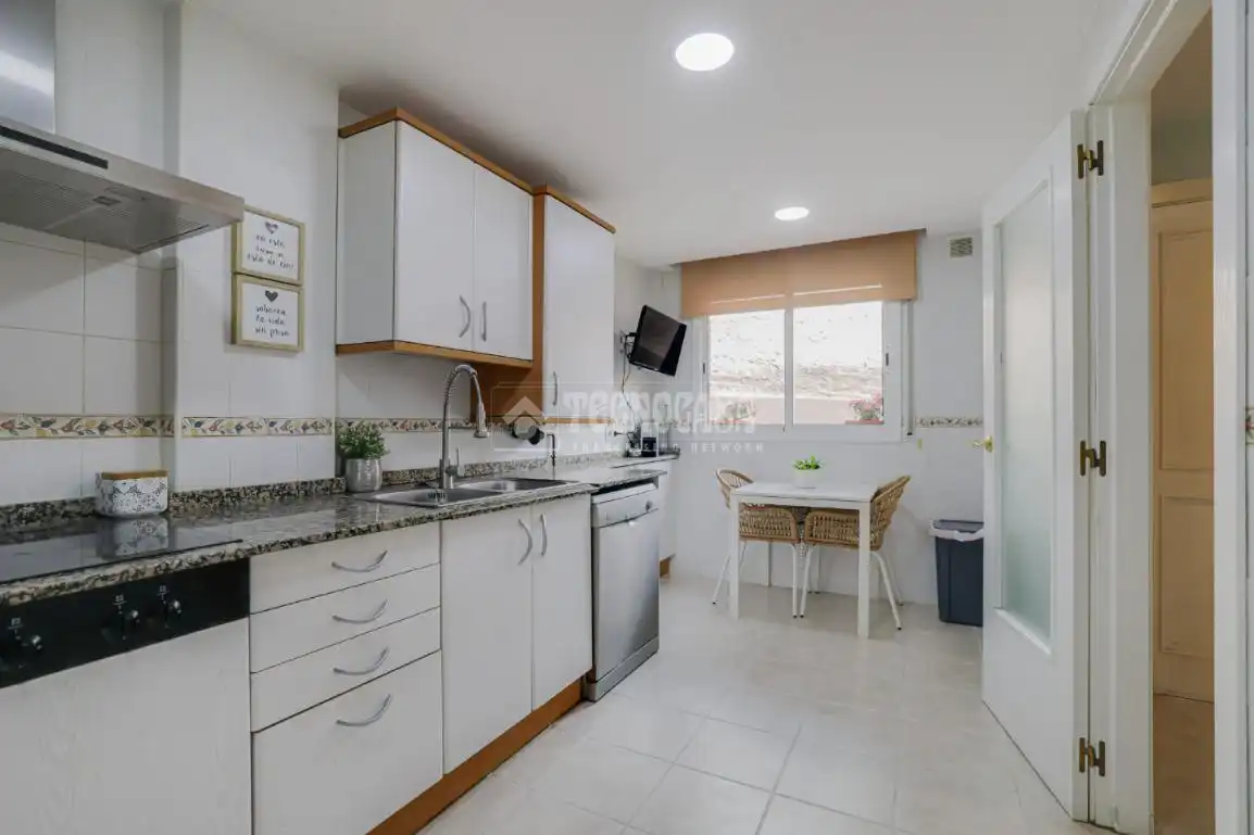 Küche von Einfamilien-Reihenhaus zum Verkauf in Terrassa mit Klimaanlage, Heizung und Terrasse