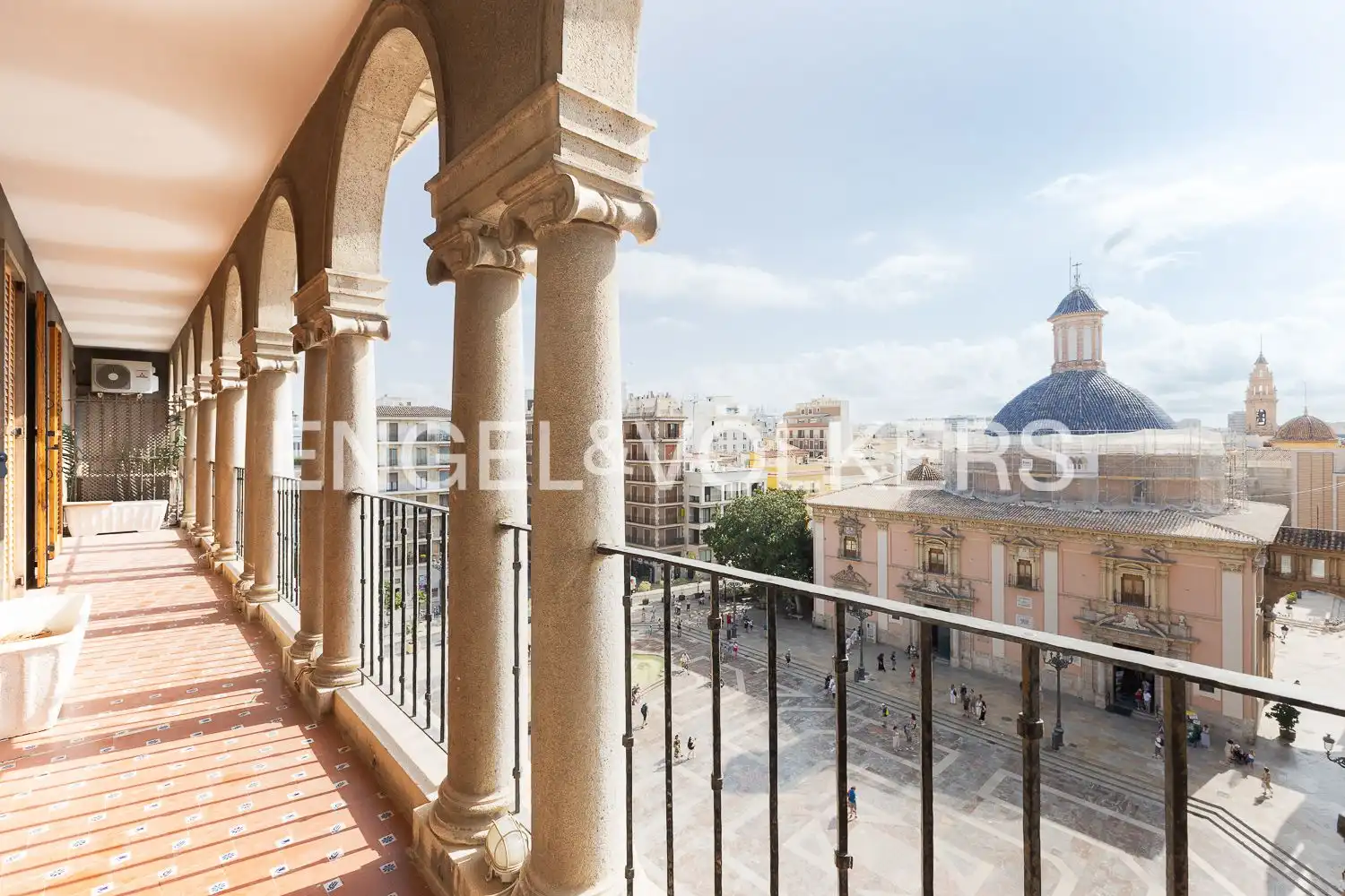 Außenansicht von Wohnung zur Miete in Valencia mit Klimaanlage, Heizung und Parkett