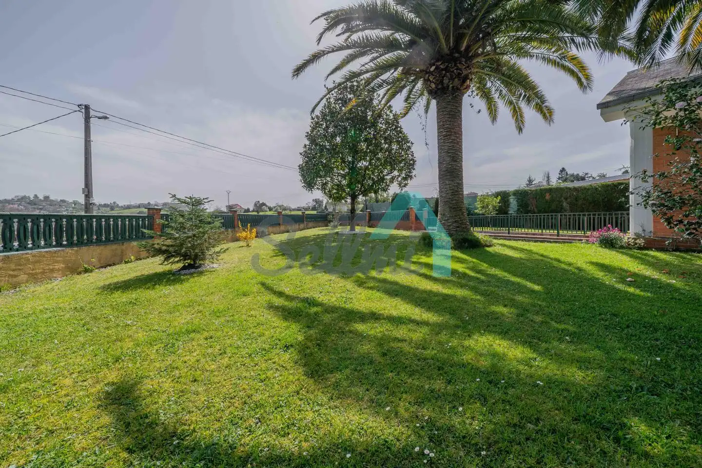 Jardí de Casa o xalet en venda en Oviedo  amb Calefacció, Jardí privat i Parquet