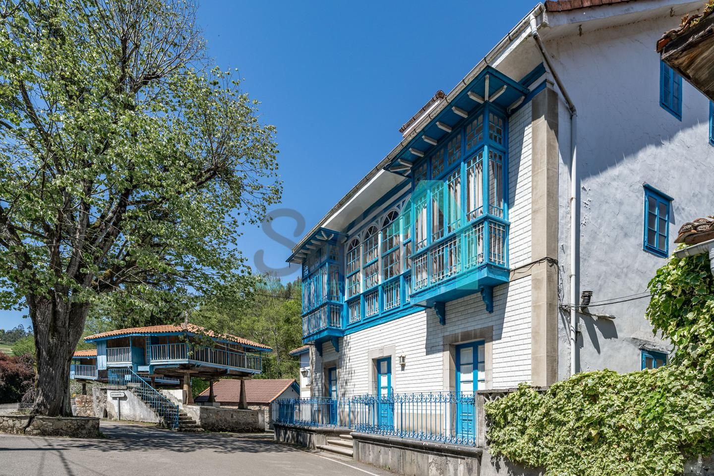 Exterior view of House or chalet for sale in Soto del Barco  with Private garden, Parquet flooring and Terrace