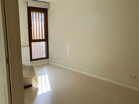 Dormitori de Oficina de lloguer en Zaragoza amb Calefacció i Moblat