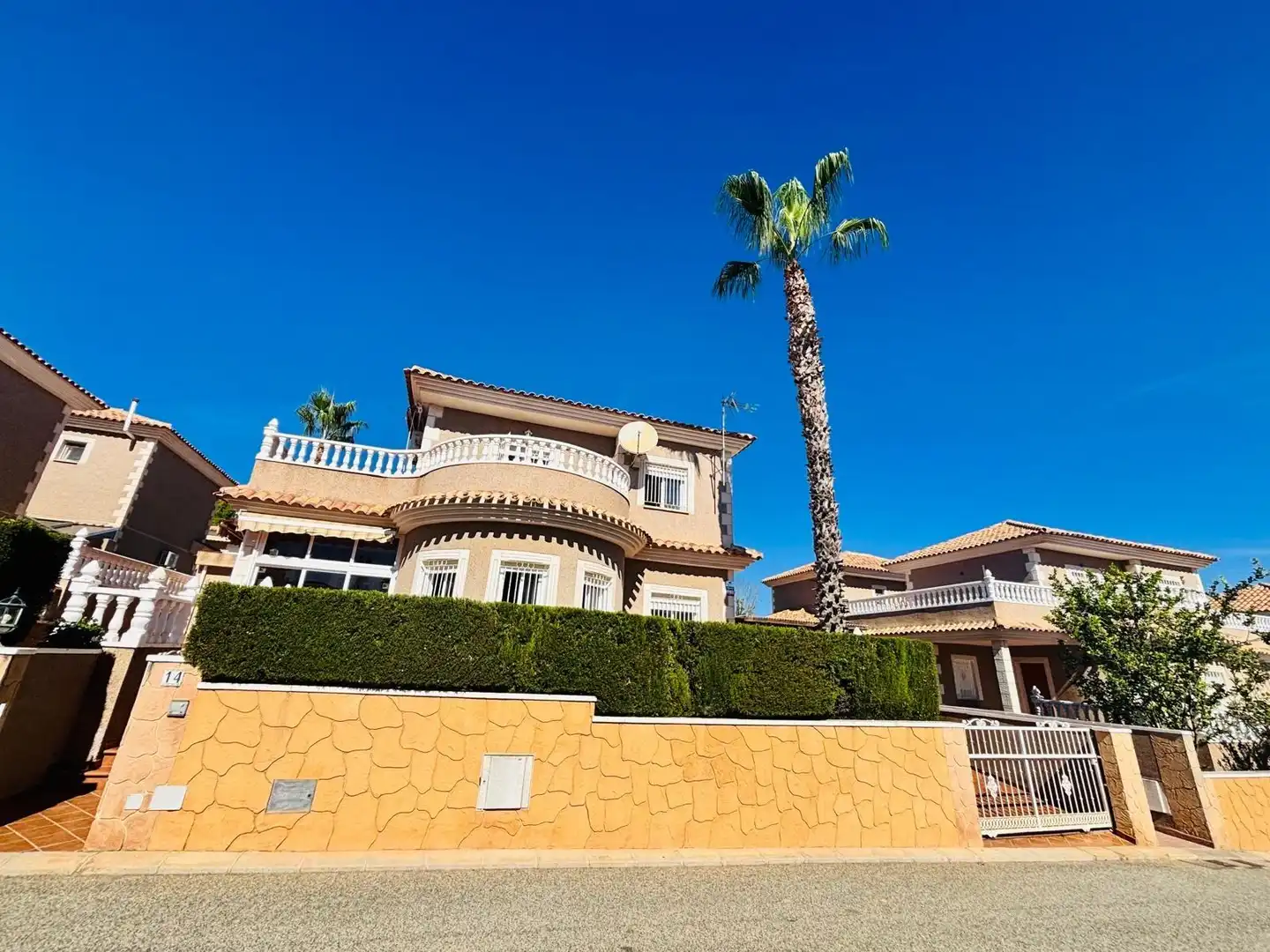 Detached house with terrace for sale in Los Balcones - Los Altos