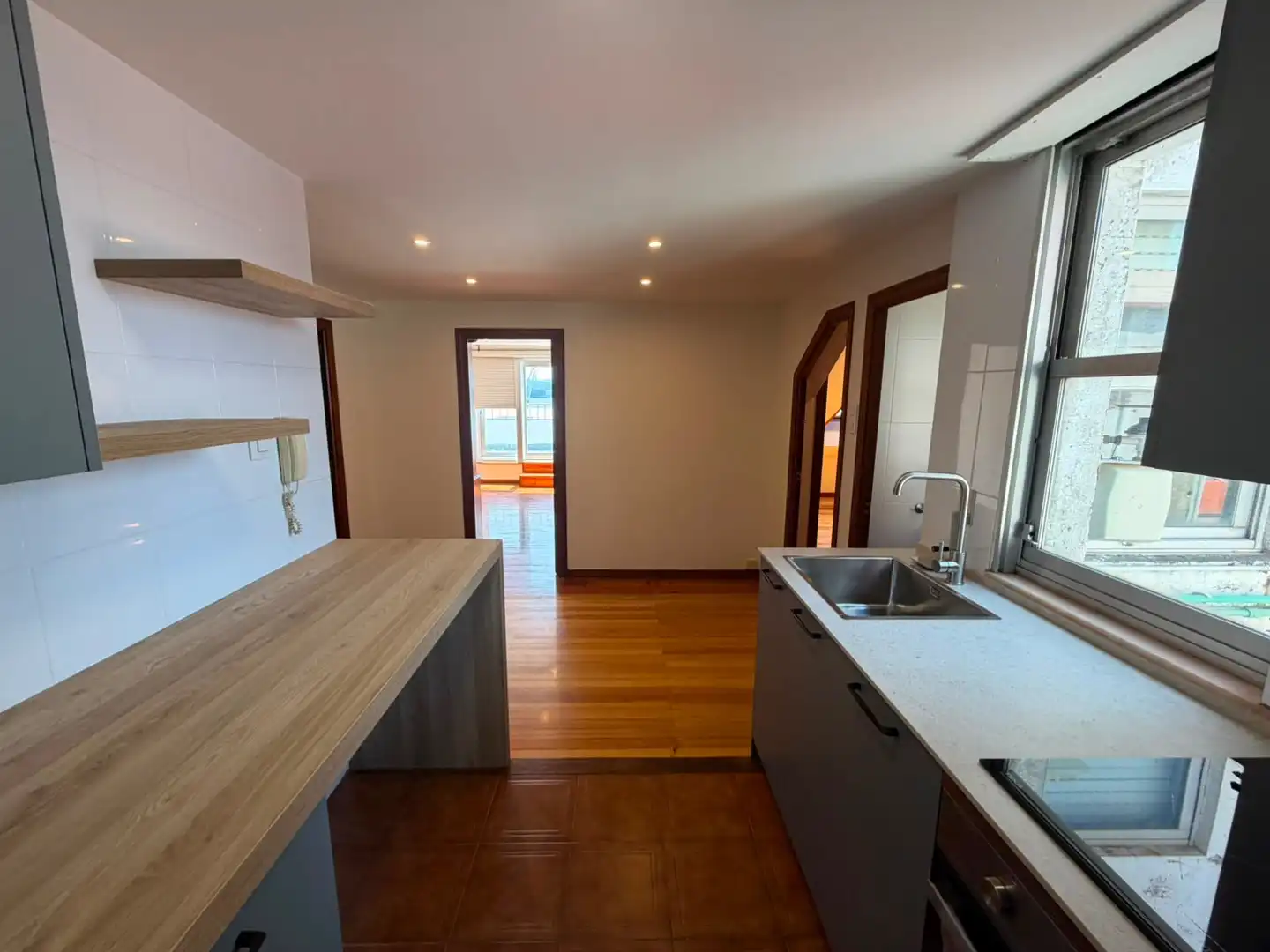 Cocina de Ático de alquiler en Ferrol con Calefacción, Parquet y Terraza