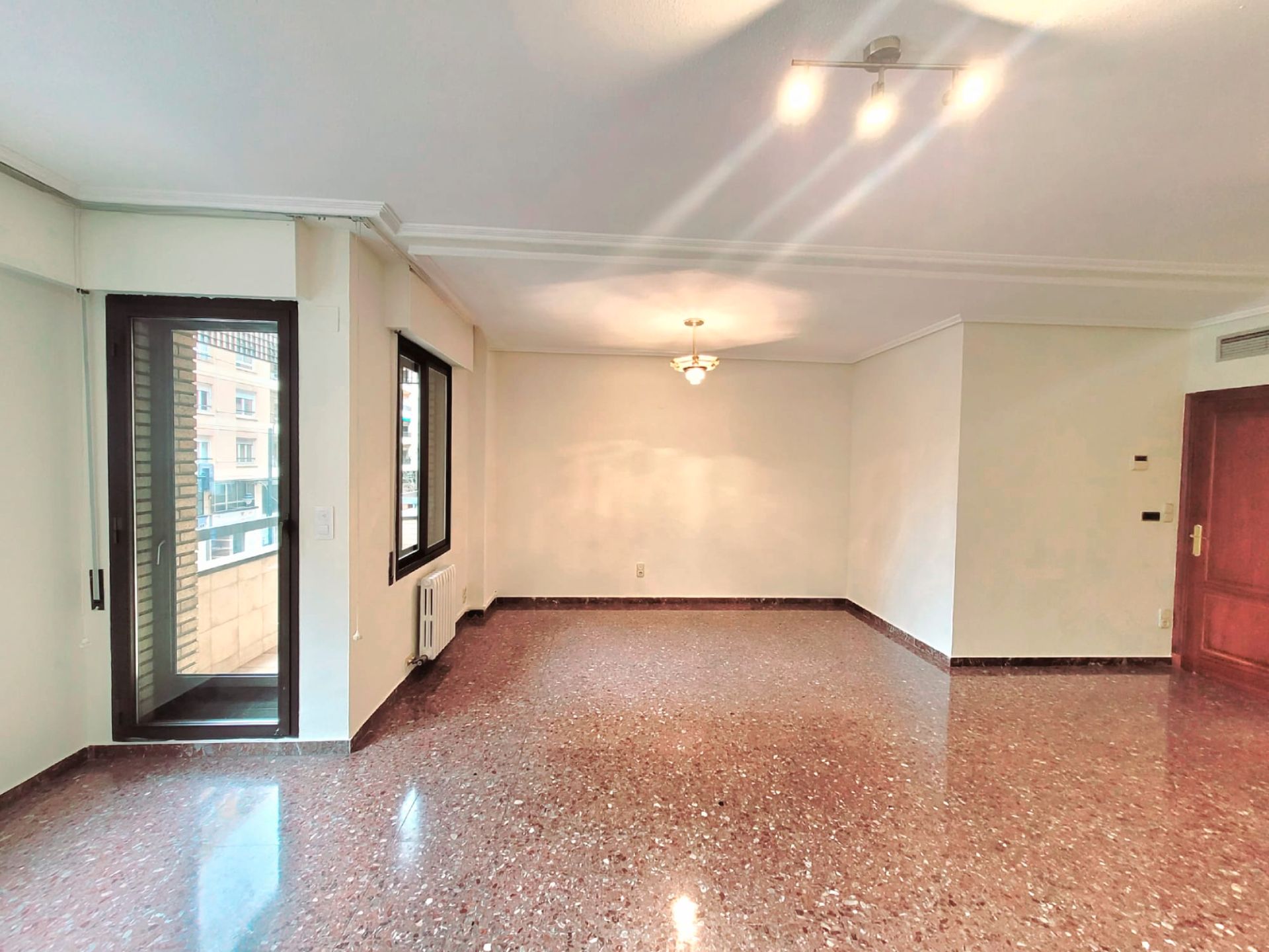 Living room of Office to rent in  Zaragoza Capital  with Air Conditioner and Heating