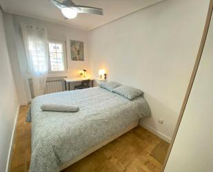 Bedroom of Flat to share in  Madrid Capital  with Heating, Washing machine and Internet