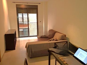 Apartment with balcony for sale in Calle Trinidad