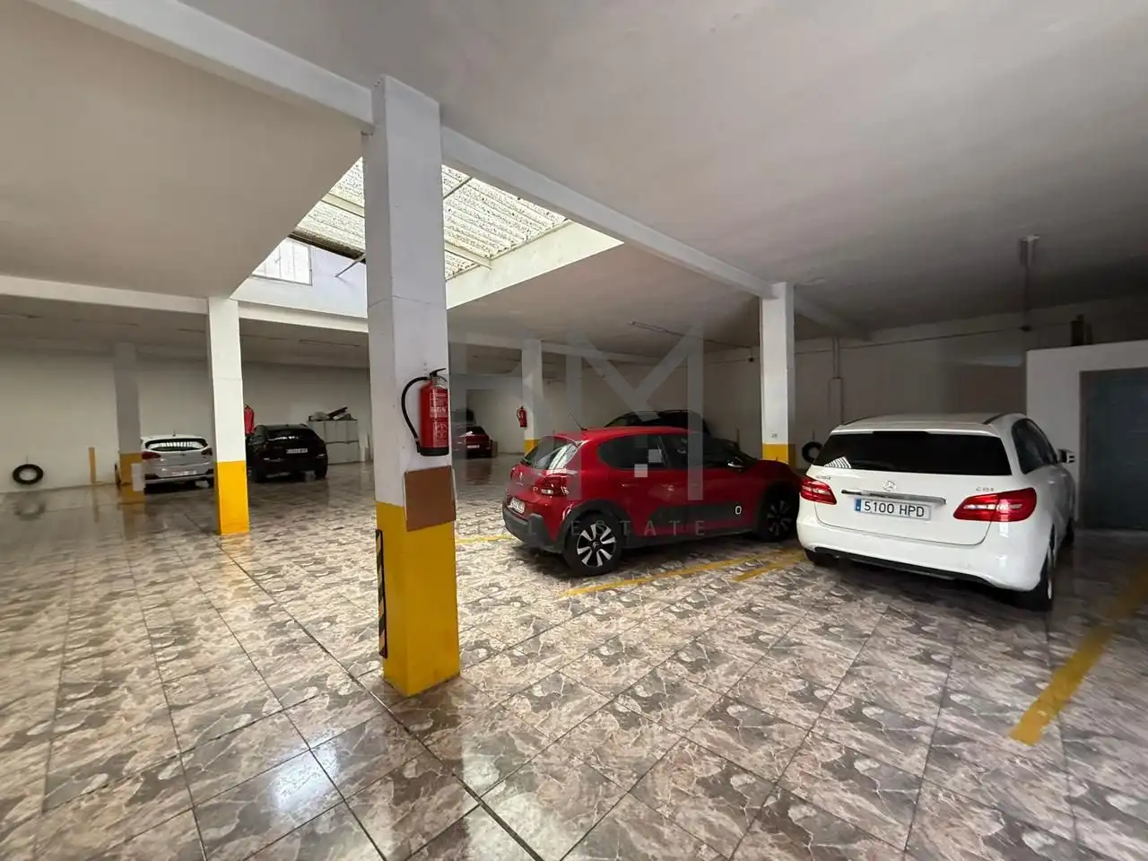Parkplatz von Fabrikhallen zum Verkauf in Veredillas