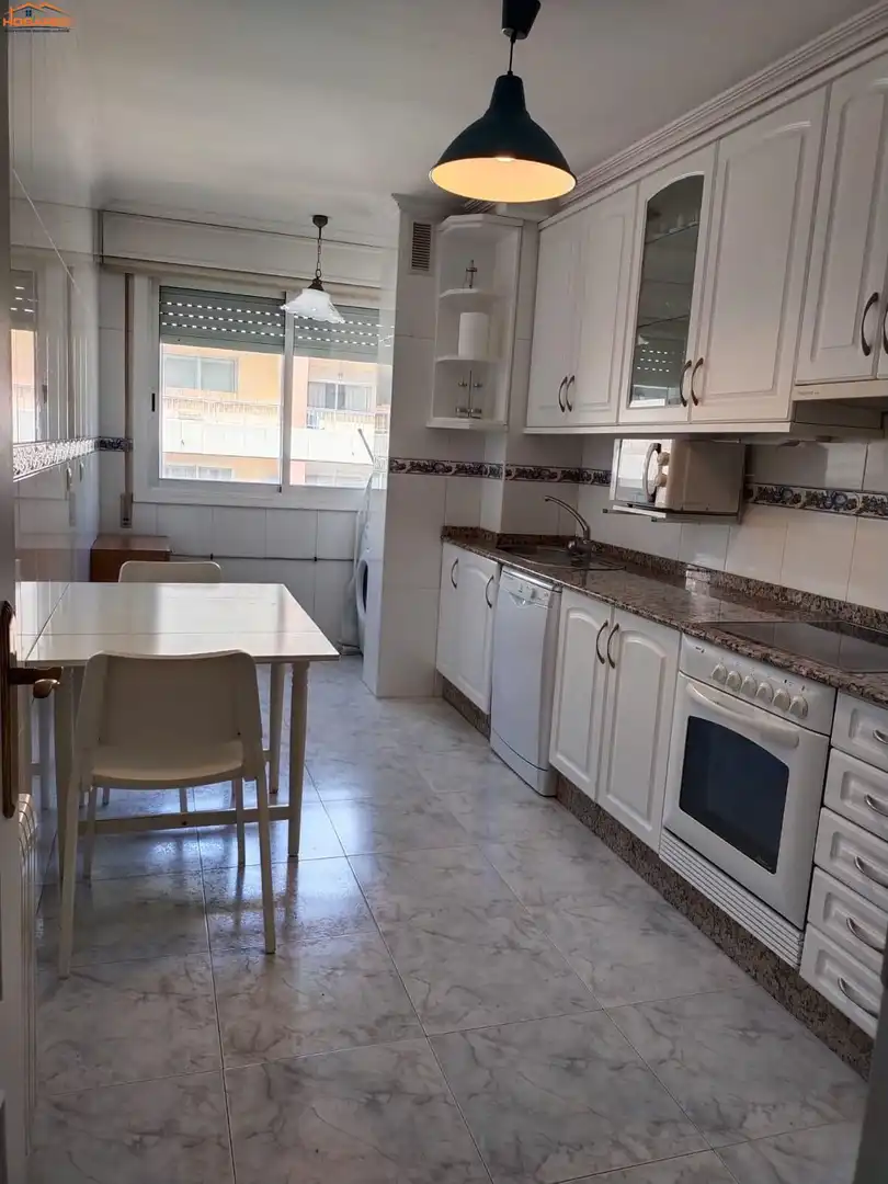Cocina de Piso de alquiler en Vigo  con Calefacción y Amueblado