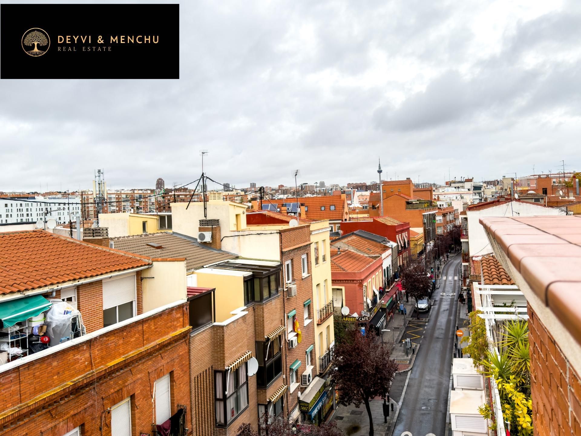 Vista exterior de Àtic en venda en  Madrid Capital amb Aire condicionat, Calefacció i Terrassa