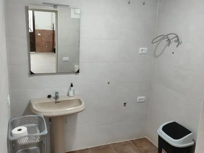 Badezimmer von Geschaftsraum zur Miete in Santa Cruz de Tenerife mit Terrasse, Internet und Alarm