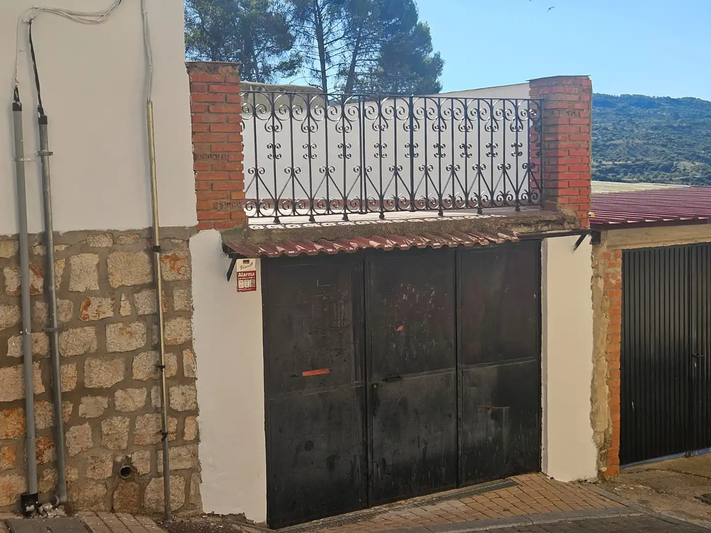 Vista exterior de Casa adosada en venda en Orusco de Tajuña amb Moblat