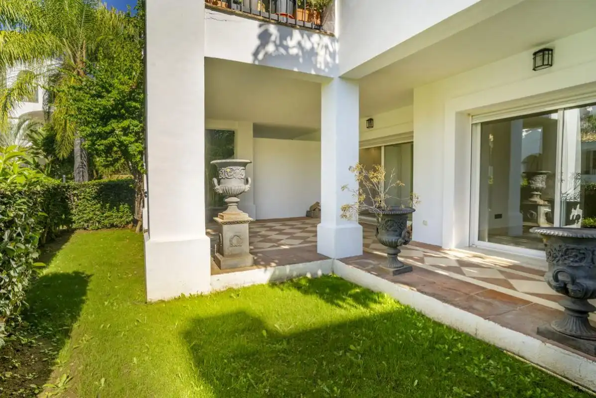 Terrassa de Planta baixa en venda en Marbella amb Aire condicionat, Calefacció i Jardí privat