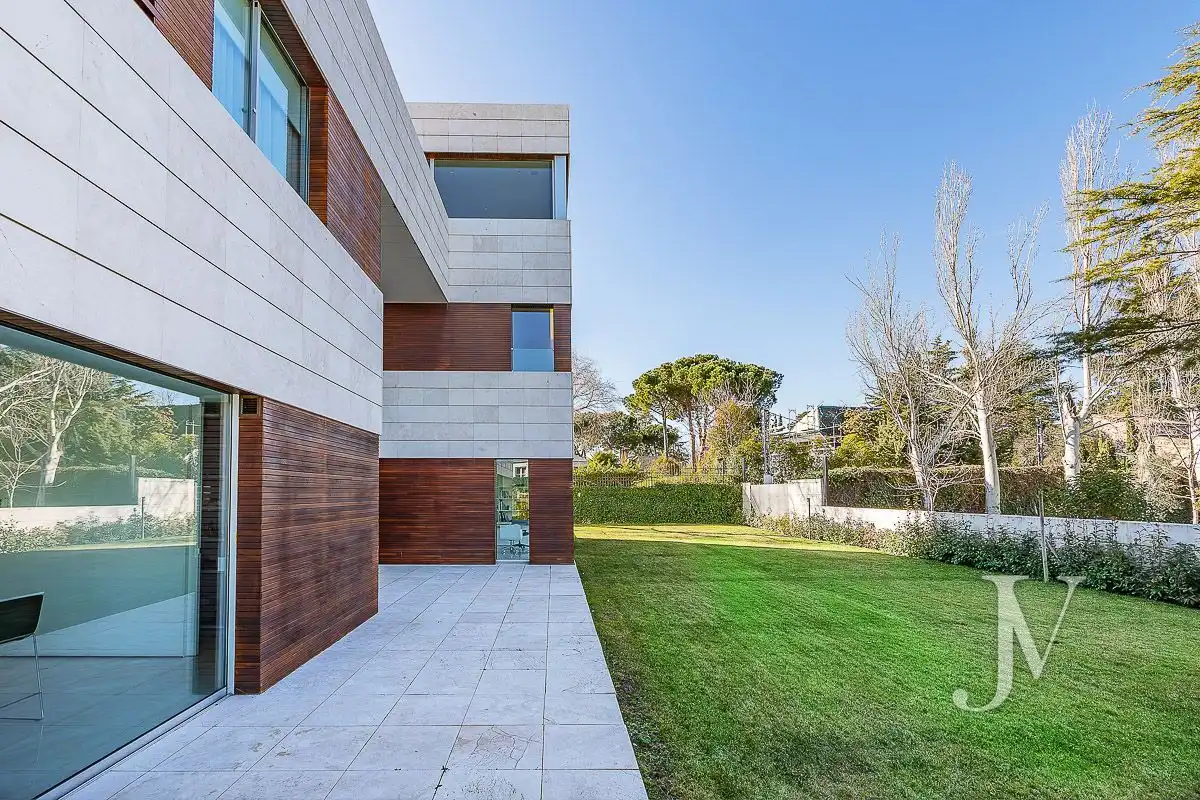 Exterior view of Houses for sale in Madrid  with Air Conditioner, Heating and Private garden