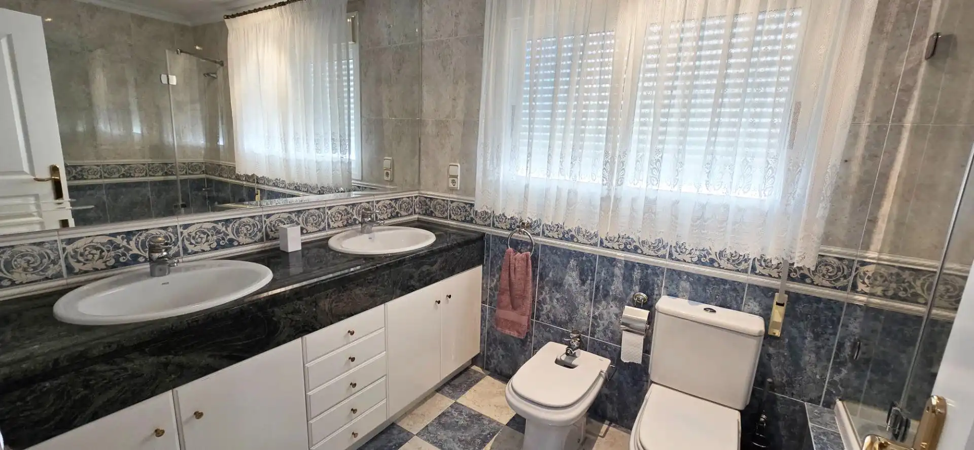 Baño de Piso de alquiler en Petrer con Aire acondicionado, Calefacción y Amueblado