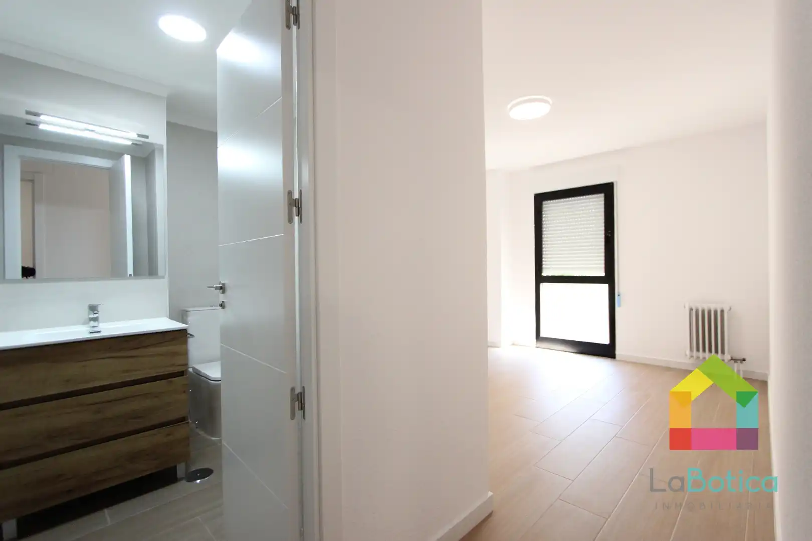 Flat for sale in Toledo  with Air Conditioner and Heating