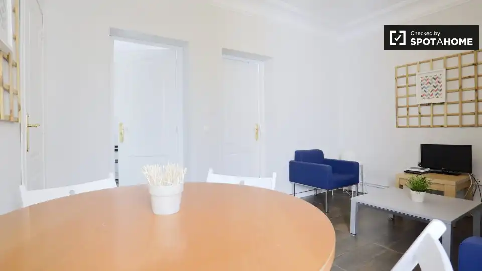 Comedor de Piso de alquiler en Madrid con Aire acondicionado, Calefacción y Amueblado