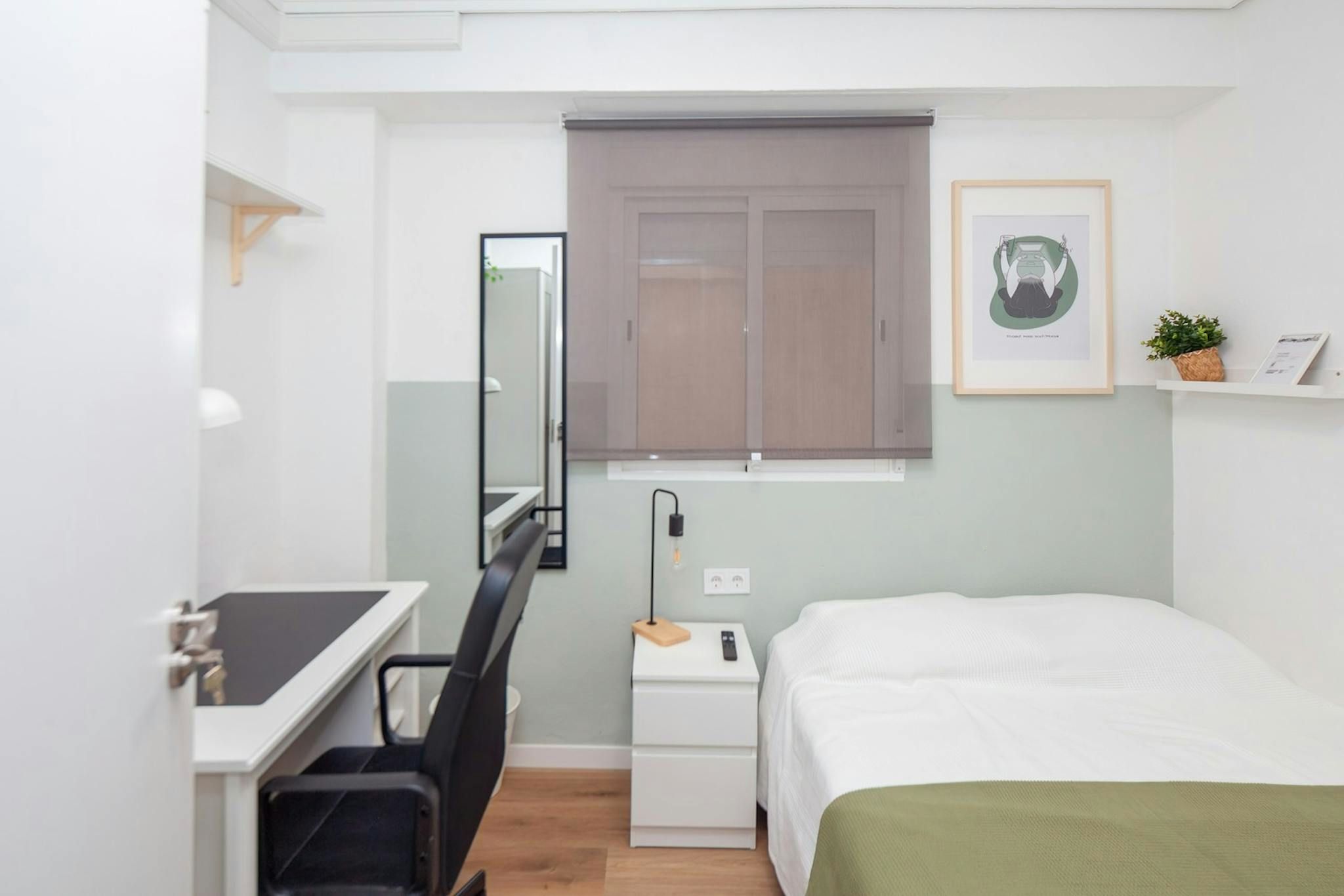 Bedroom of Flat to share in  Valencia Capital  with Furnished, Washing machine and TV