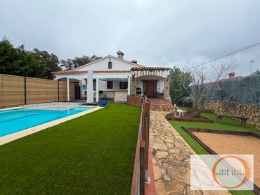 Casa amb piscina en venda a Caldes de Malavella