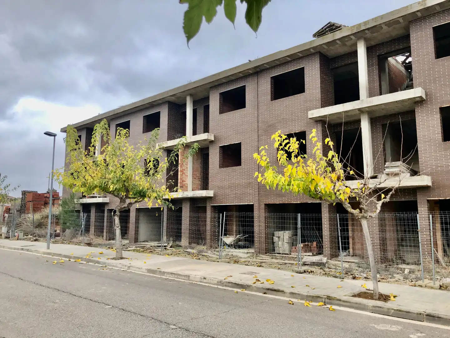 Vista exterior de Casa adosada en venda en Ascó amb Jardí privat, Terrassa i Balcó