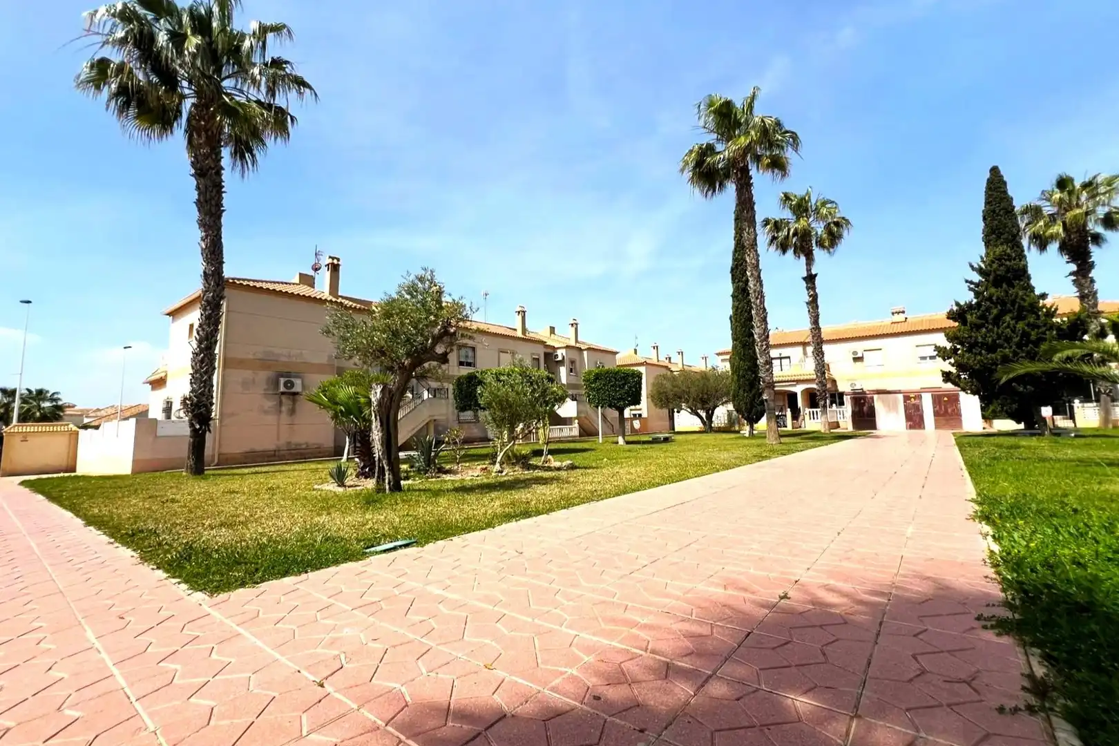 Vista exterior de Àtic en venda en Torrevieja amb Aire condicionat, Calefacció i Moblat