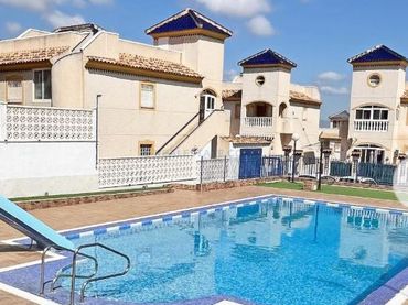 Bungalow con piscina en venta en El Edén