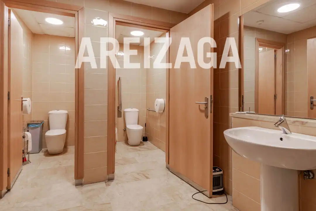 Baño de Oficina de alquiler en Donostia - San Sebastián  con Aire acondicionado y Calefacción