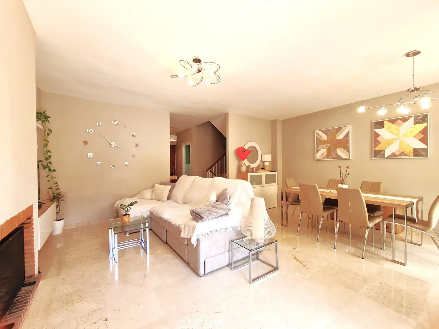 Living room of Detached homes for sale in Estepona  with Air Conditioner, Private garden and Terrace