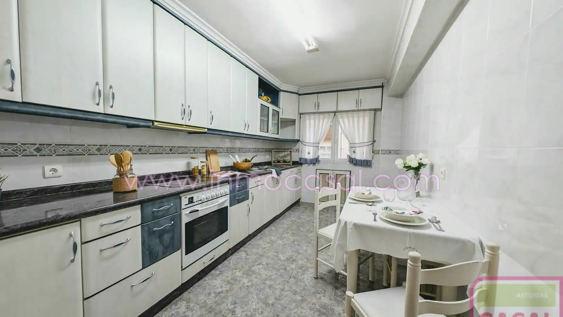 Cocina de Piso en venta en Mieres (Asturias) con Calefacción, Trastero y Amueblado