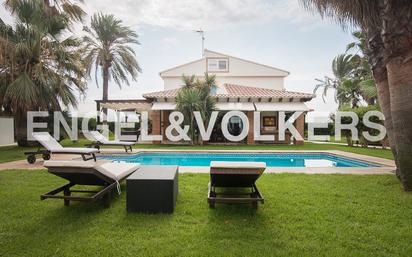 Vista exterior de Casa o xalet en venda en Sagunto / Sagunt amb Aire condicionat, Calefacció i Jardí privat